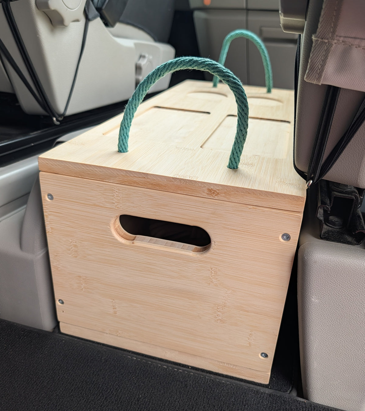 Multifunktionale Bambus-Staubox mit Organizer-Deckel - Passgenau für VW T6 California Ocean